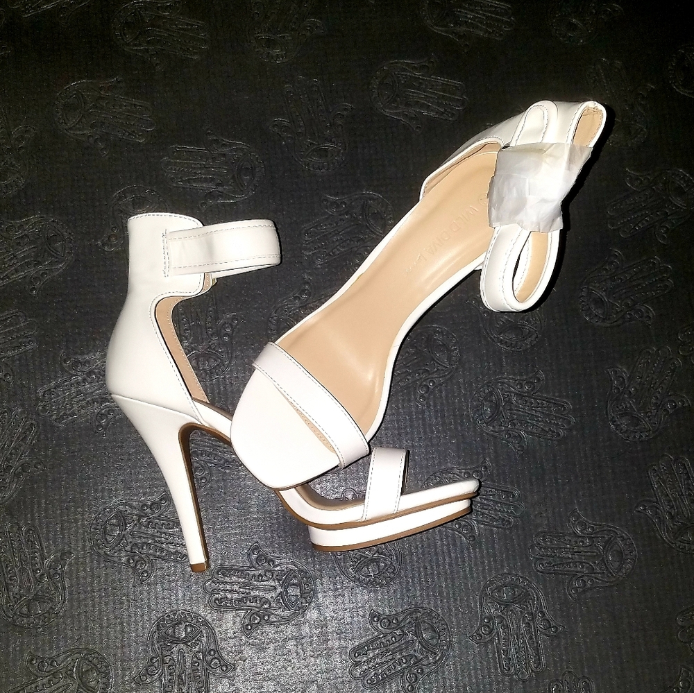 NWOT Ankle strap platform bottom heels